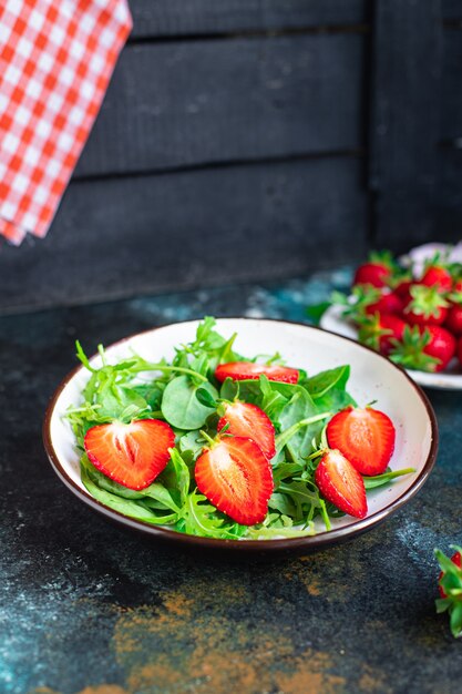 ensalada verde hojas de fresa ensalada mezcla rúcula espinaca comida sana orgánica comida snack