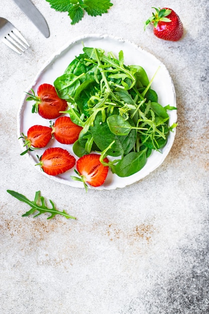 ensalada verde hojas de fresa ensalada mezcla rúcula espinaca comida sana orgánica comida snack
