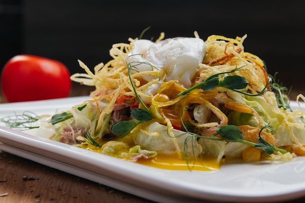 Ensalada de Verduras con Huevo Poché