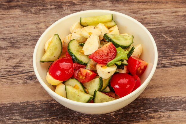 Ensalada con verduras y mozzarlla