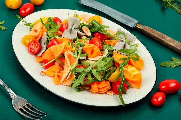 Ensalada de verduras con pasta