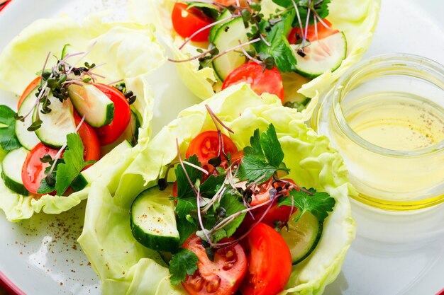 Foto ensalada de verduras de primavera