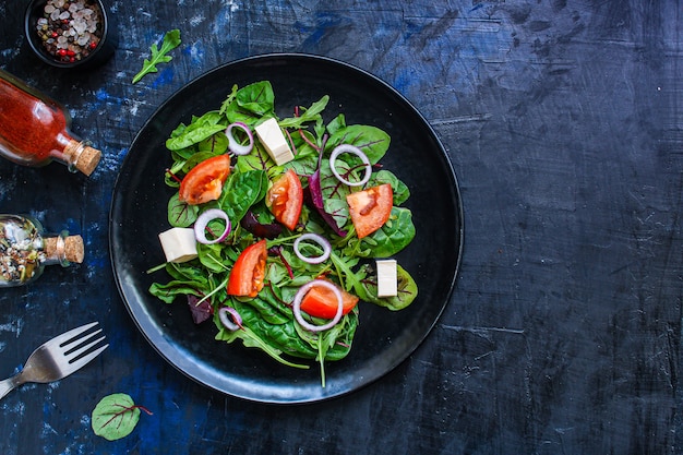 ensalada de verduras queso griego snack vegetariano