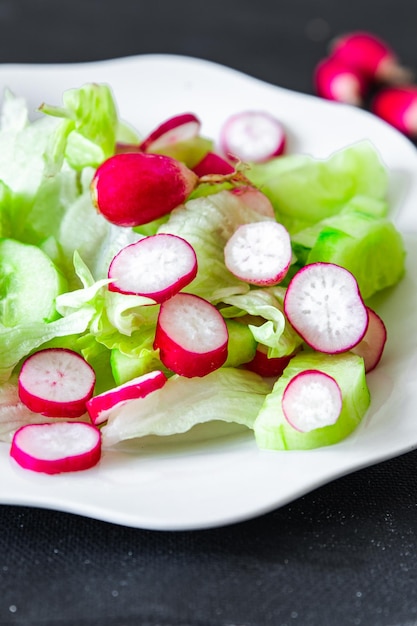 ensalada de verduras rábano pepino vegetal lechuga hoja fresco saludable comida comida merienda dieta