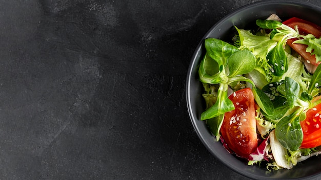 Foto ensaladera con espacio de copia