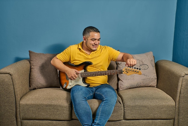 Enseñanza de guitarra en cursos online con lecciones en vivo