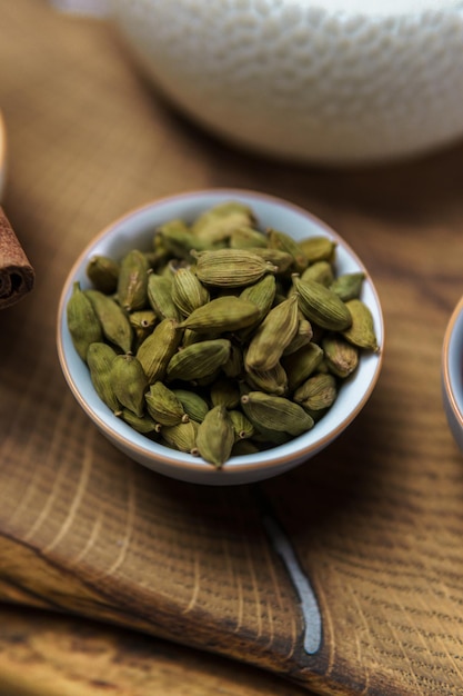 Entdecken Sie den exquisiten Geschmack von Fresh Green Cardamom Pods, perfekt für verschiedene kulinarische Anwendungen