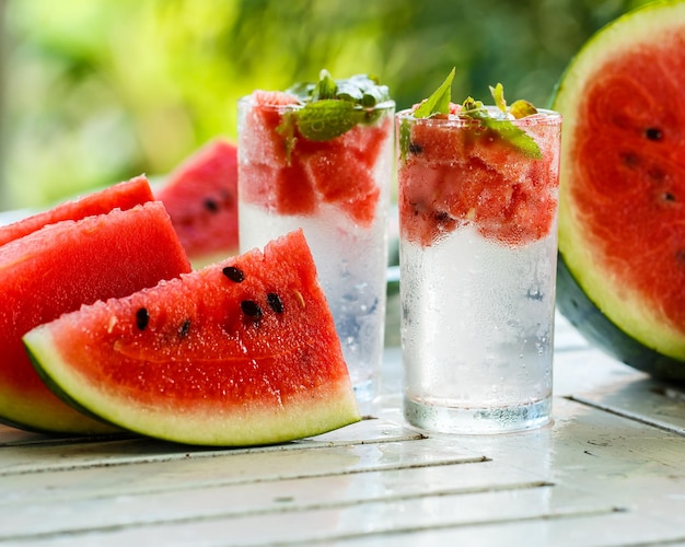 Entgiftungswasser mit Wassermelone und Minze