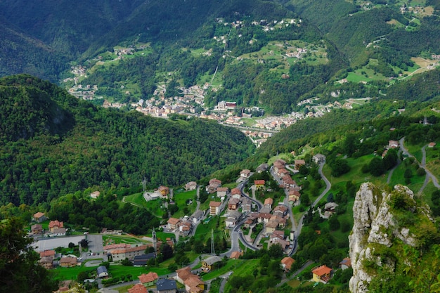 Entorno de San Pellegrino Terme. pueblo de santa croce