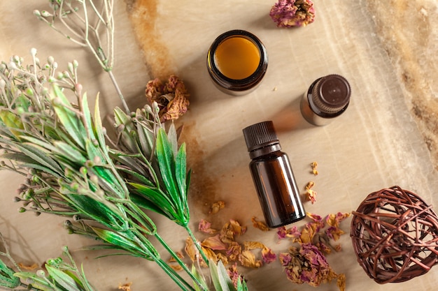 Entorno de spa con accesorios para tratamientos de belleza.