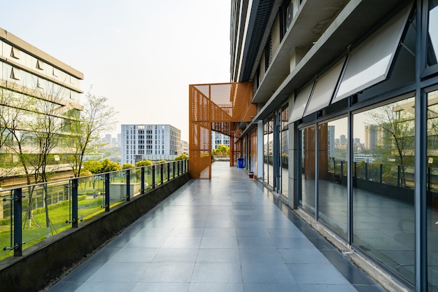 Foto entorno verde de edificios de oficinas en el parque de ciencia y tecnología, chongqing, china