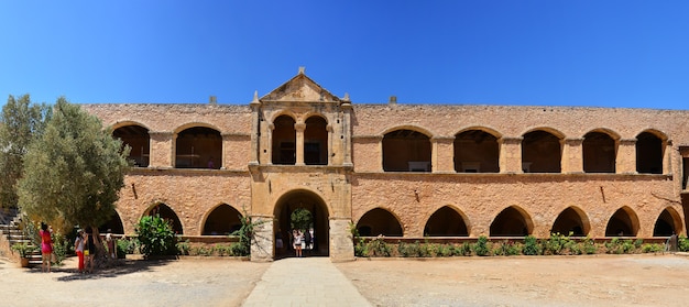 Foto entrada al monasterio de arkadi