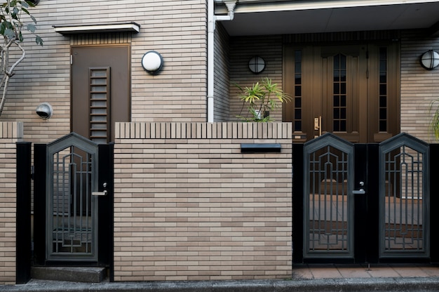 Entrada de la casa japón con valla.