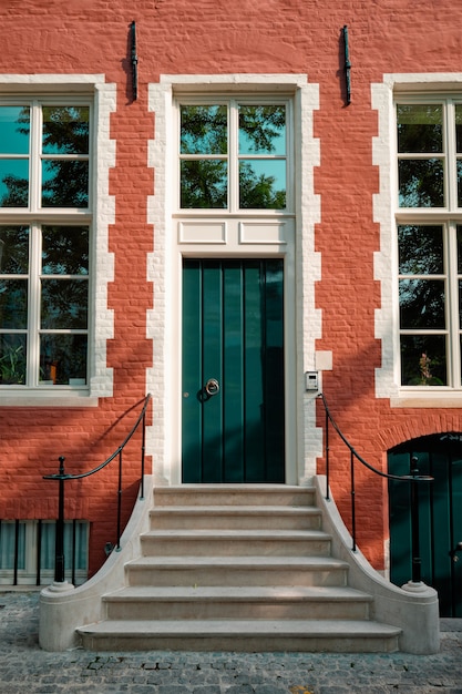 Entrada da casa de bruges em bruges, bélgica