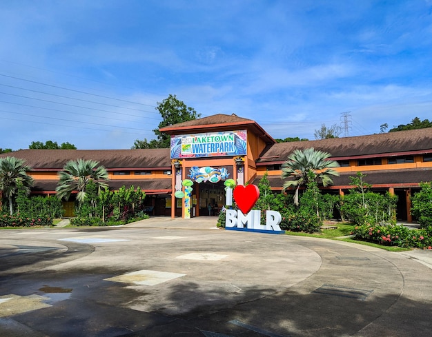 Entrada do parque aquático do resort do lago Bukit Merah