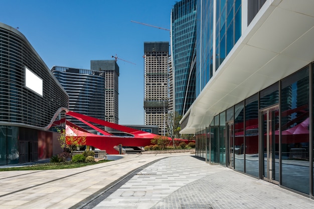 Entrada del moderno edificio de oficinas.