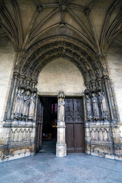 Entrada para a Igreja de Saint-Germain-l Osera em Paris França