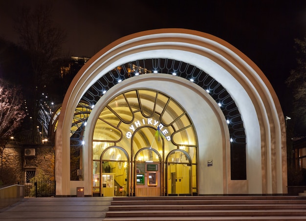 Entrada para funicular de Kiev - Ucrânia