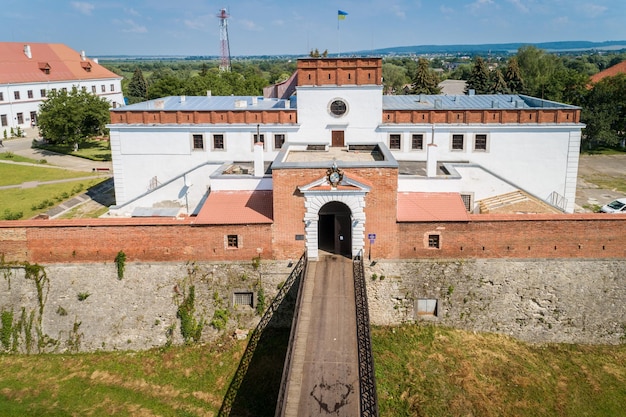 Entrada principal ao castelo medieval de Dubno na região de Rivne da cidade de Dubno Ucrânia