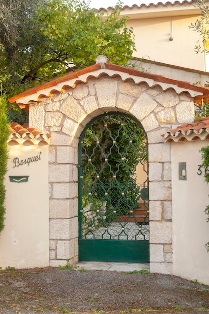 Entrada de villa típica de la Provenza Francia