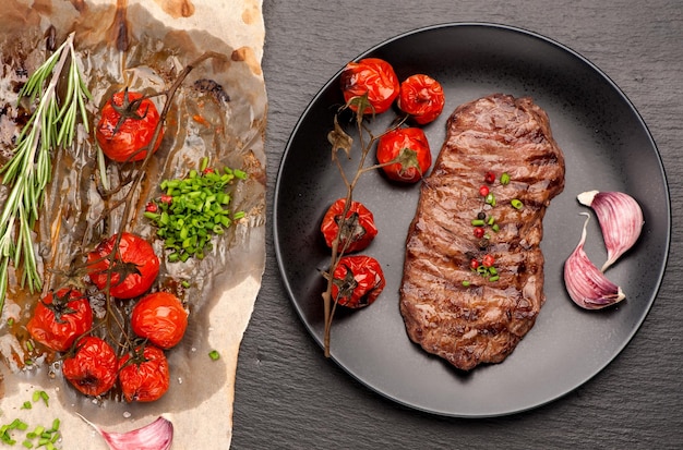 Entrecot de chuletón asado con romero y ajo