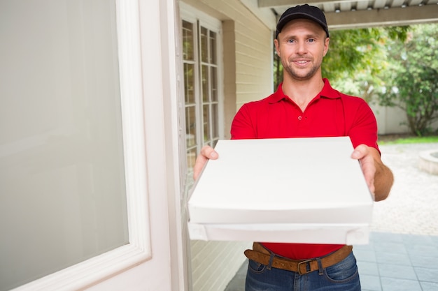 Entrega de pizza com pizzas