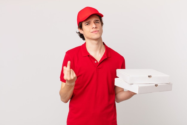 Entregador de pizza com raiva, irritado, rebelde e agressivo