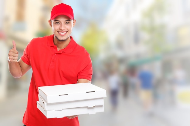 Entregador de pizza, entregador de pedidos, entrega de trabalho, sucesso, cópia espaço sorridente da cidade