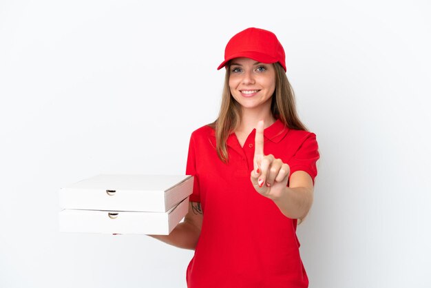 Entregadora de pizza Mulher lituana isolada no fundo branco, mostrando e levantando um dedo