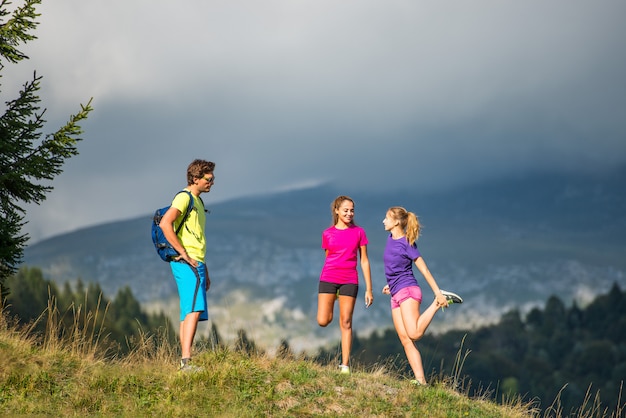 El entrenador de atletismo en la naturaleza se extenderá a dos chicas