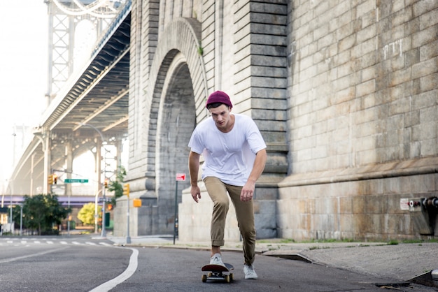 Entrenadora de patinadores en un skate park en Nueva York