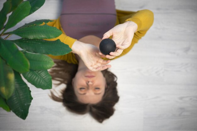 Foto entrenamiento de chicas en el estudio de yoga