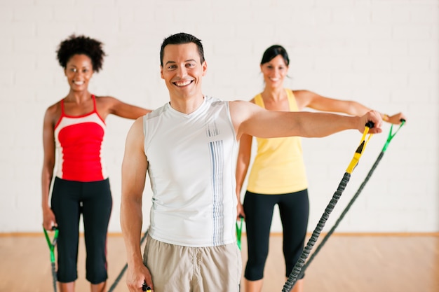 Entrenamiento de gimnasia en gimnasio