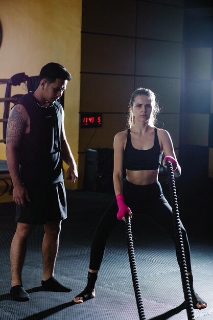 Foto entrenamiento en el gimnasio