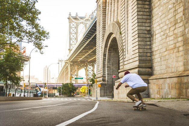 Entrenamiento de patinadores en un parque de patinaje en Nueva York