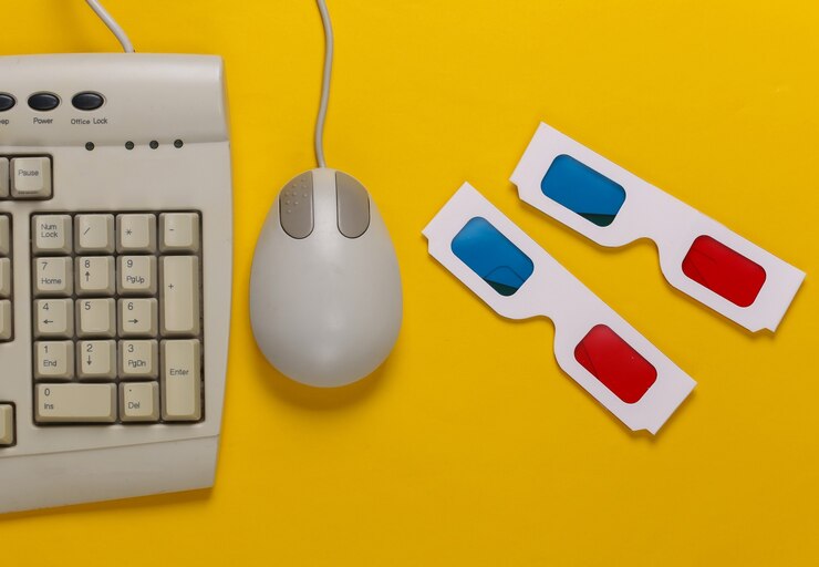Foto entretenimiento retro. teclado antiguo, ratón de pc, gafas estéreo anaglifo en amarillo