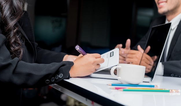 Entrevista de trabajo. La empresa recluta a un nuevo candidato para el éxito empresarial.