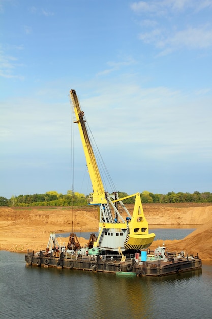 Entwicklungssandkasten mit Bagger