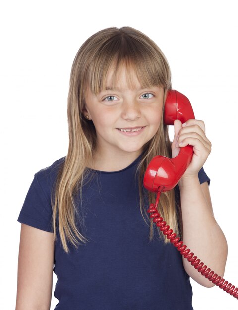 Entzückendes kleines Mädchen mit einem dunkelblauen T-Shirt und einem Telefon