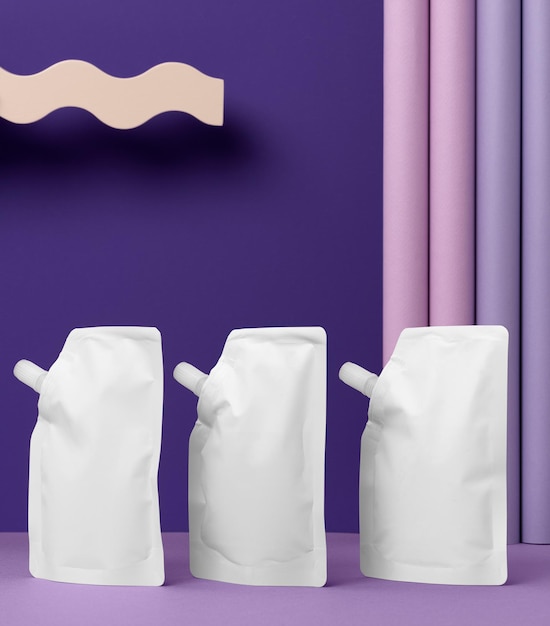 Envasado de productos de bolsas de relleno transparentes con maqueta de bolsa png