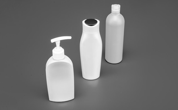 Envases de embalaje de productos cosméticos de HDPE multicolor con tapas abatibles y botellas dispensadoras de bomba