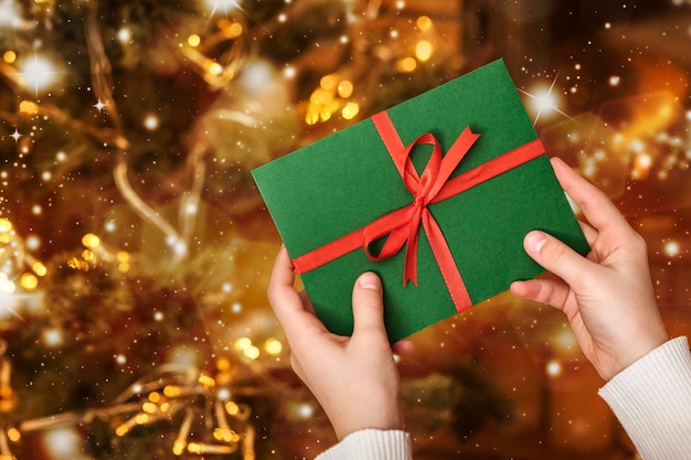 Envelope de carta de Natal, vale-presente em fundo dourado de Natal, carta para Papai Noel