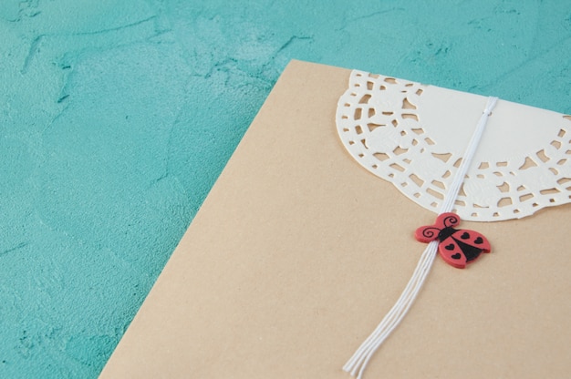 Envelope kraft de presente