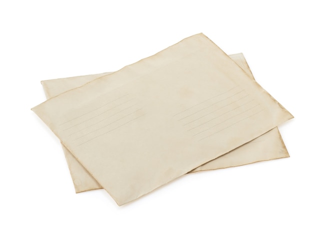 Envelope retro antigo isolado no branco