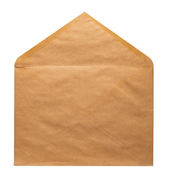 Envelopes de papel artesanal reciclado com fundo branco isolado