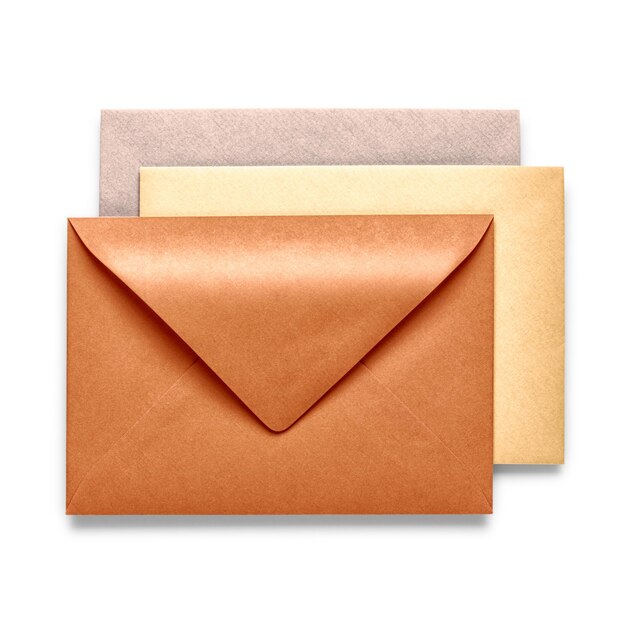 Envelopes marrons vintage isolados no fundo branco Grupo de objetos com traçado de recorte