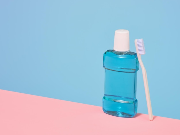 Foto enxaguante bucal e escova de dentes higiene saudável e espaço para cópia de texto