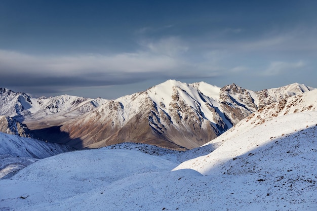 Foto epischer bergblick in kasachstan