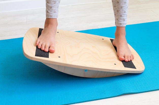 El equilibrador de madera de la valgo de las clases de fisioterapia del pie para niños