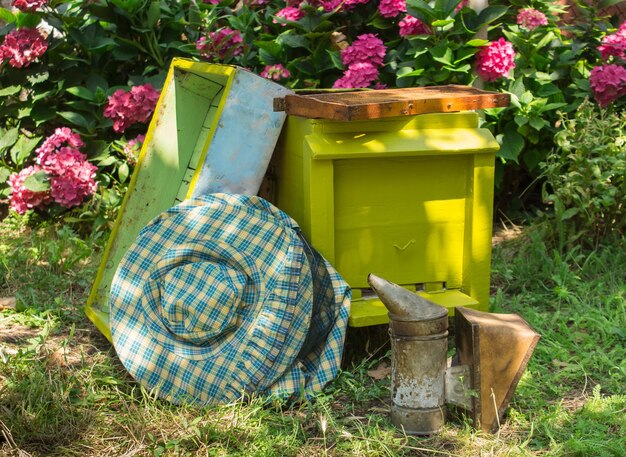 Foto equipamento de colmeia e apicultura